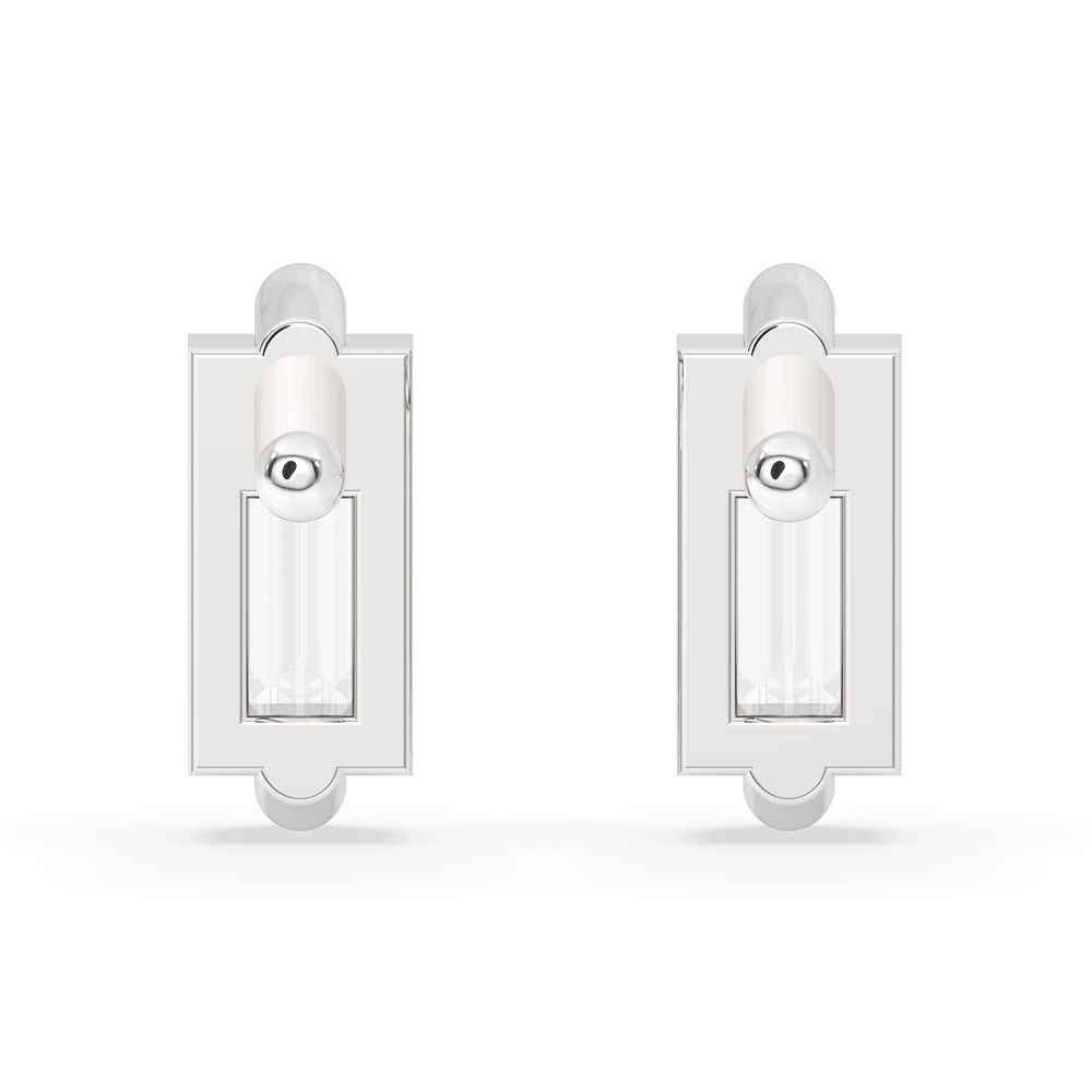 Baguette earring in white gold, highlighting its classic charm.
