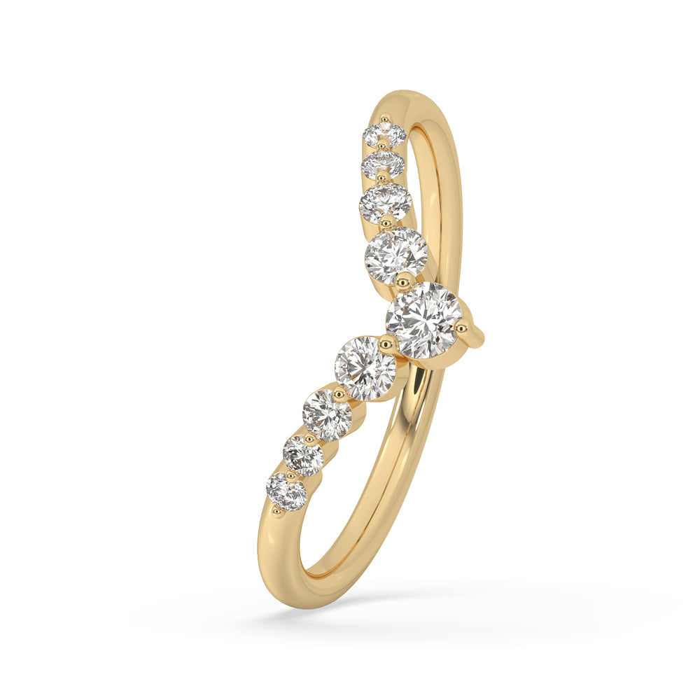 Elegant v shaped ring with diamond​ for special occasions.
